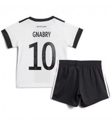 Tyskland Serge Gnabry #10 Hemmaställ Barn VM 2022 Kortärmad (+ Korta byxor)